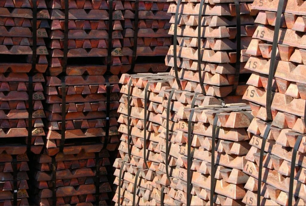 Медный слиток горизонтальной отливки 111х101 мм 1362 мм М1 ГОСТ 193-2015