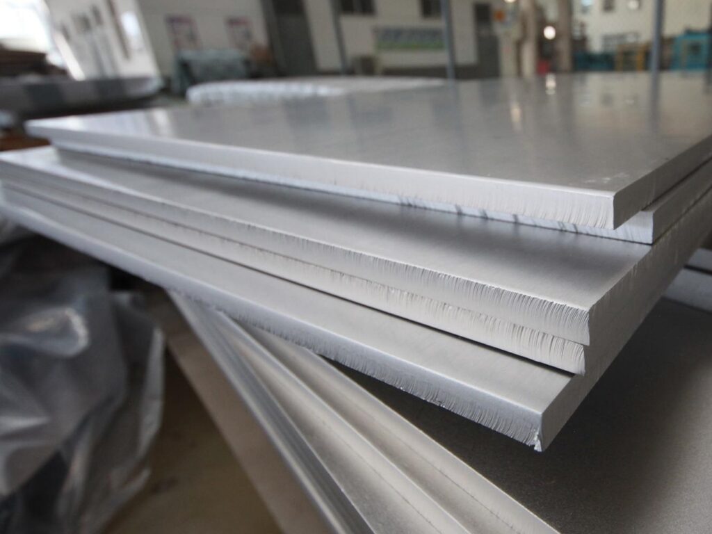 Нержавеющая плита горячекатаная 10 мм 22CrMoS3-5 EN 10084